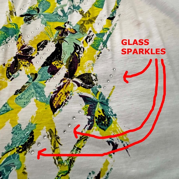 T-SHIRT, RUCHED NECK, WHITE WITH PRINT, SIZE 4X, GLASS SPARKLE ACCENTS, VEE NECK - Picture 2 of 9